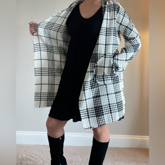 Lightweight jacket New With Tags. Never worn. Goes well with dress and leggings - Picture 4 of 9